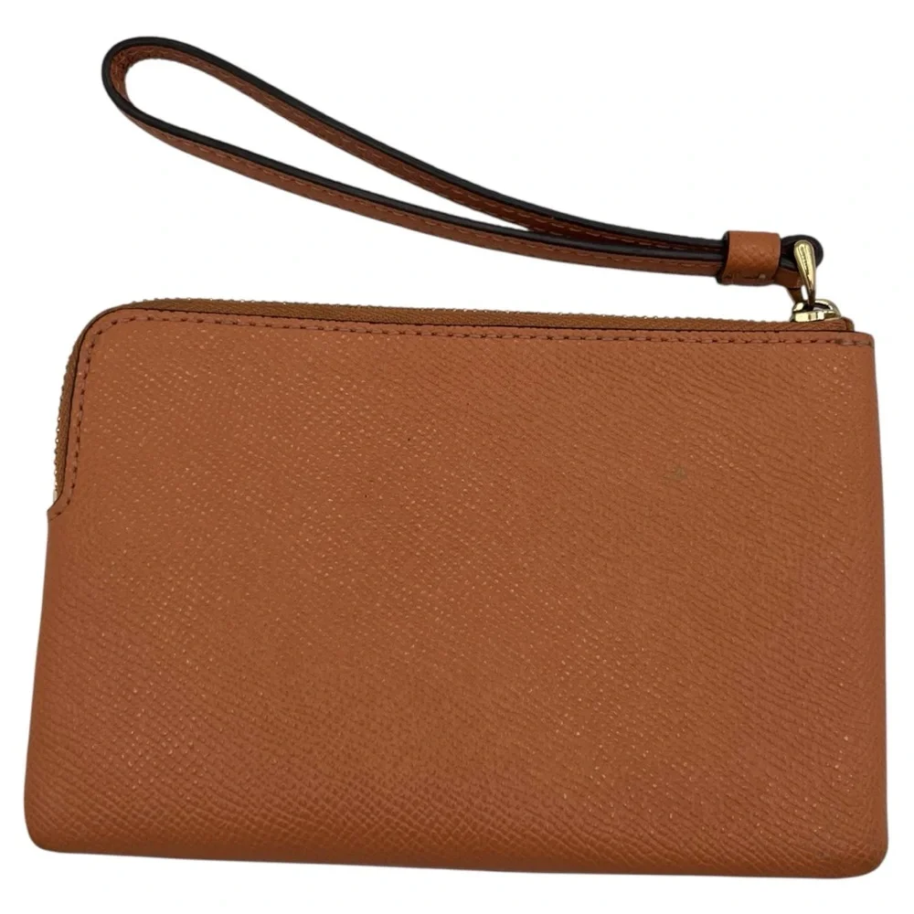 Coach corner zip